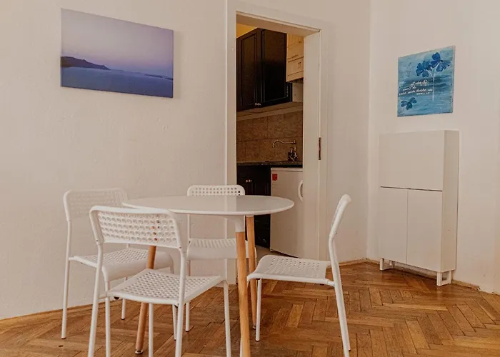 Stylish 2br, Perfect Location & Well Connected * Vienne