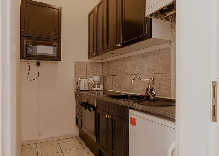 Stylish 2br, Perfect Location & Well Connected * Vienne