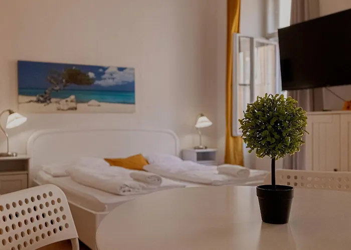 Stylish 2br, Perfect Location & Well Connected * Vienne