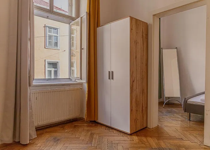 Stylish 2br, Perfect Location & Well Connected Appartement *
