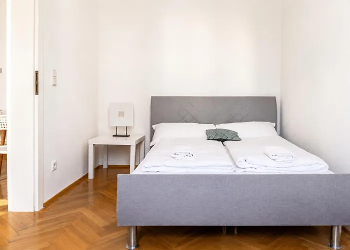 Stylish 2br, Perfect Location & Well Connected شقة فيينا