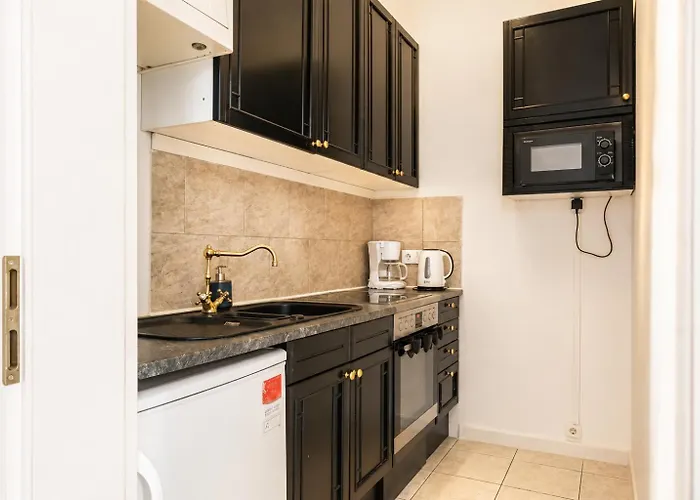 شقة Stylish 2br, Perfect Location & Well Connected *
